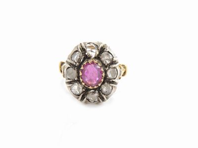 Anello in Oro Giallo e Argento con Diamanti e Rubino