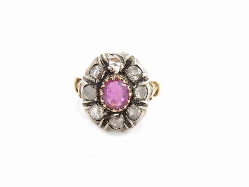 Anello in Oro Giallo e Argento con Diamanti e Rubino