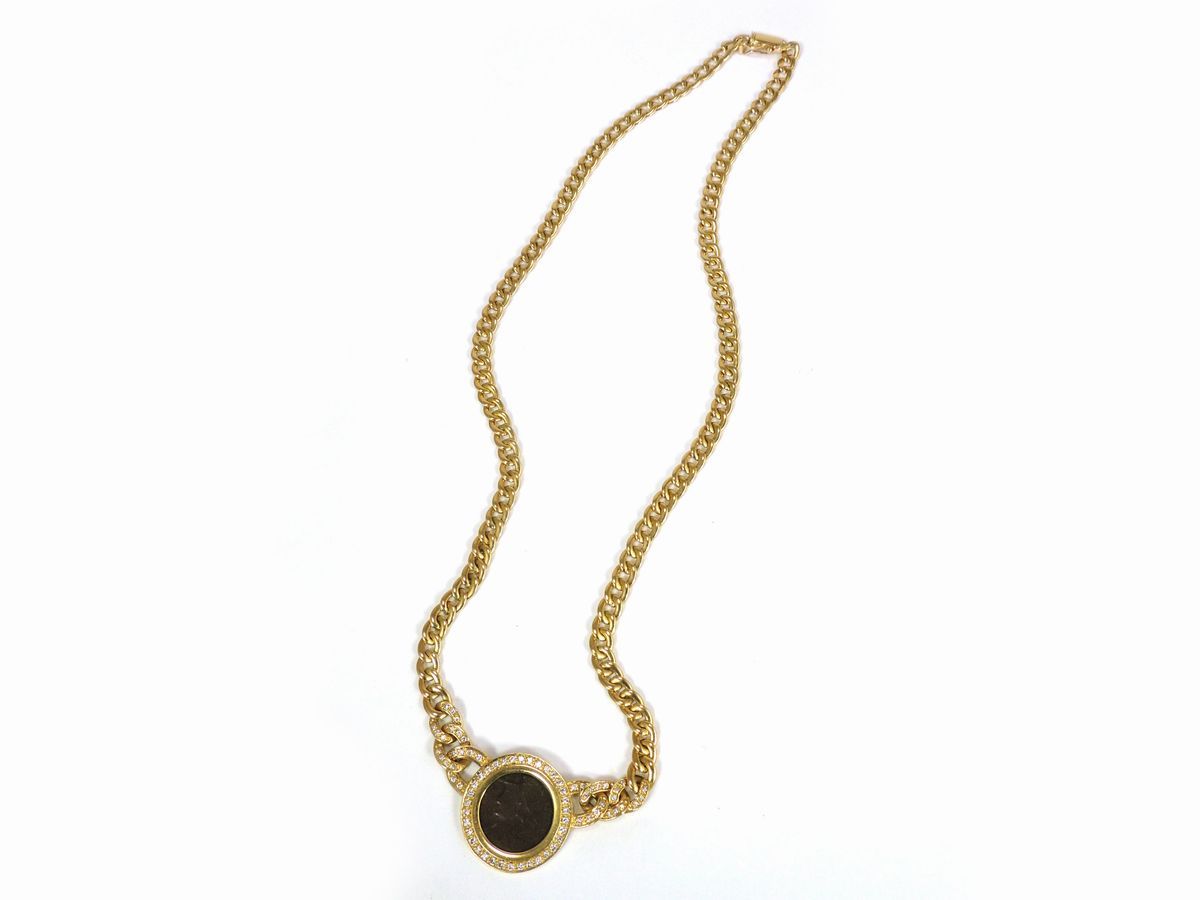 Collana in Oro Giallo con Diamanti e Riproduzione di una Moneta Romana