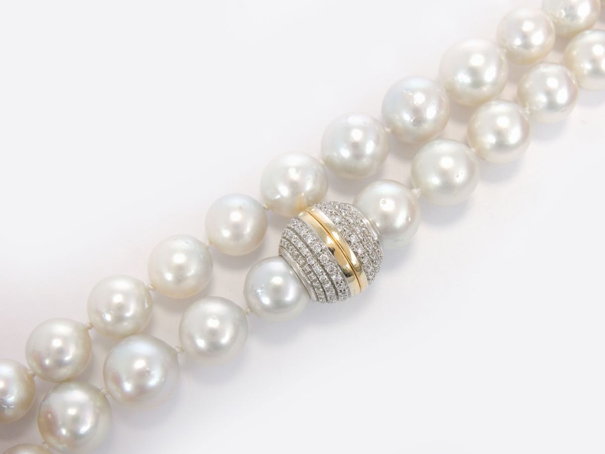 Collana di Perle Coltivate South Sea con Fermezza in Oro Bianco e Giallo con Diamanti