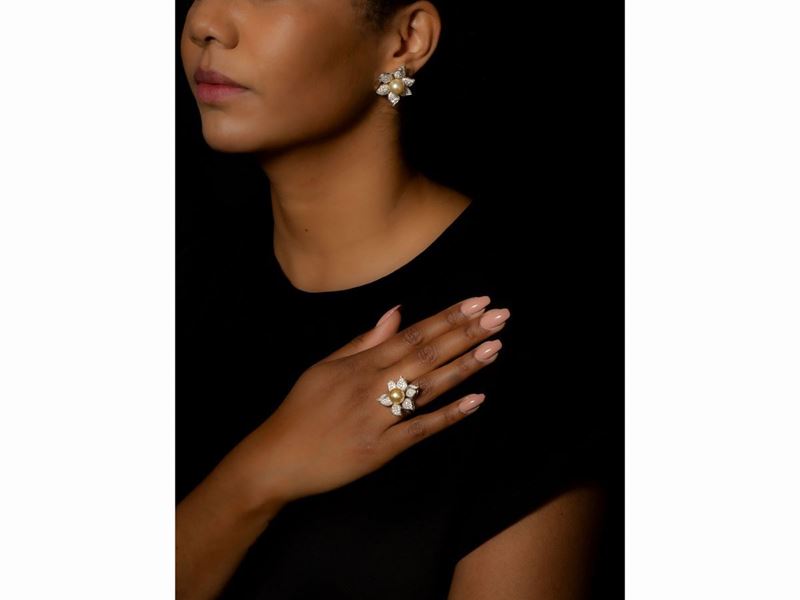 Demi Parure Anello e Orecchini in Oro Bianco con Diamanti e Perle Coltivate Gold