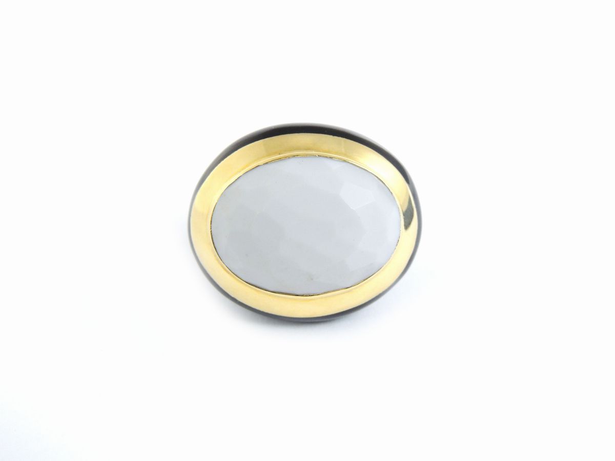 Anello in Oro Giallo e Argento con Agata Bianca e Smalto Nero