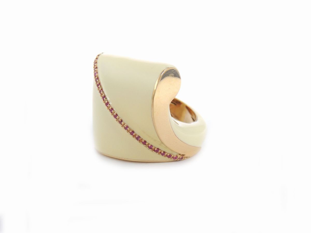 Anello in Oro Giallo e Argento 925/1000 Allegra con Rubinii Sintetici e Smalto Color Crema