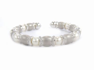 Bracciale in Oro Bianco con Diamanti e Perle Coltivate
