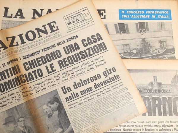 A miscellaneous of newspapers  - Auction The florentine house of a milanese collector: important glasses, objects of art and contemporary art - Maison Bibelot - Casa d'Aste Firenze - Milano