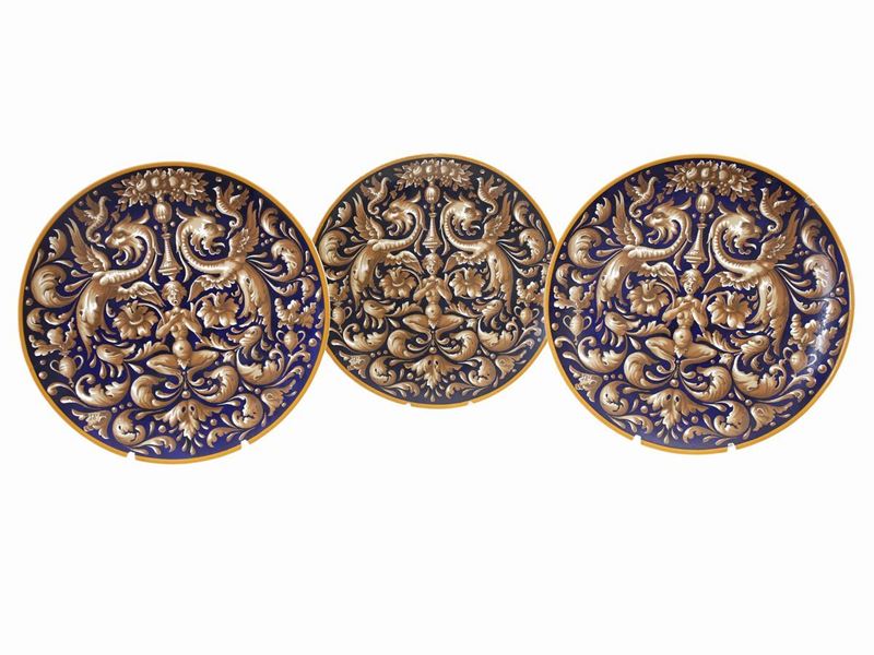 Serie di Tre Piatti in Ceramica