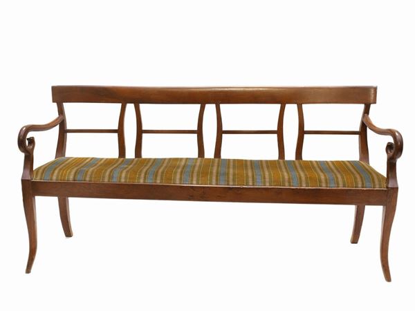 A walnut bench sofa  (Tuscany, early 20th century)  - Auction Furniture, Paintings and Curiosities from Private Collections - Maison Bibelot - Casa d'Aste Firenze - Milano