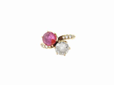 Anello Contrarier in Oro Giallo con Diamanti e Rubino