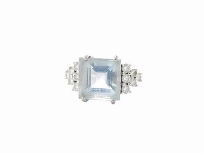 Anello in Oro Bianco con Diamanti e Acquamarina
