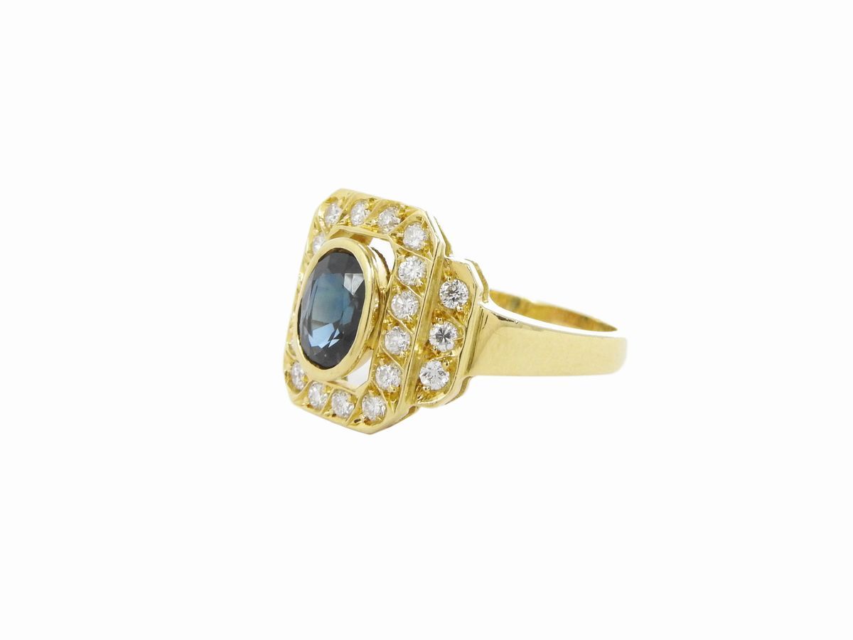 Anello in Oro Giallo con Diamanti e Zaffiro