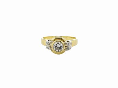 Anello in Oro Giallo con Diamanti