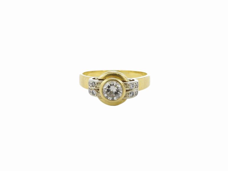 Anello in Oro Giallo con Diamanti