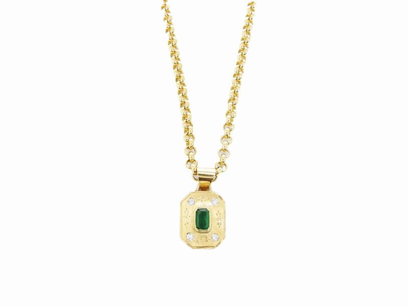 Catena e Pendente in Oro Giallo con Diamanti e Smeraldo