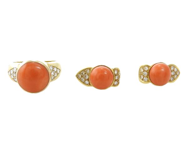 Yellow gold demi parure ring and earrings with diamonds and red orange corals