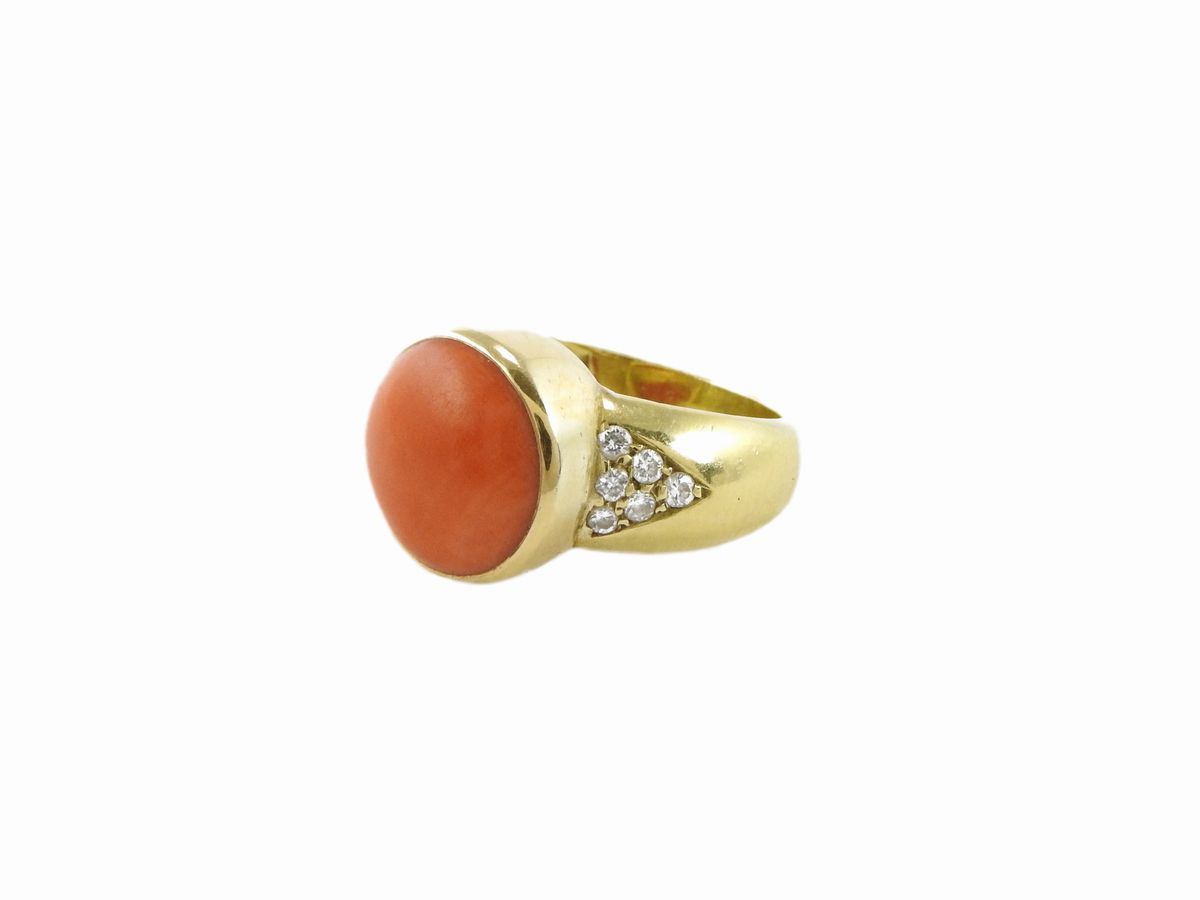 Demi Parure Anello e Orecchini in Oro Giallo con Diamanti e Corallo Rosso Arancio