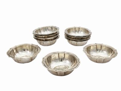 Serie di Dodici Coppette in Argento
