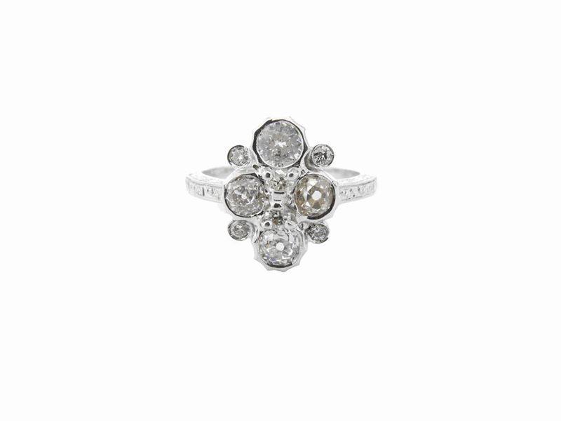 Anello in Oro Bianco con Diamanti