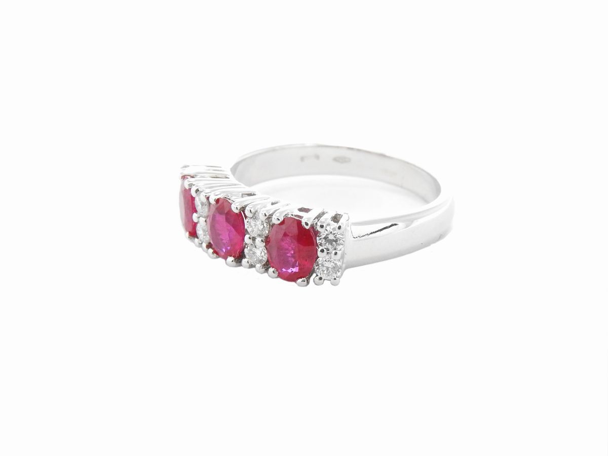 Anello in Oro Bianco con Diamanti e Rubini