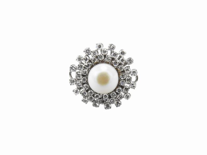 Anello in Oro Bianco con Diamanti e Perla Coltivata