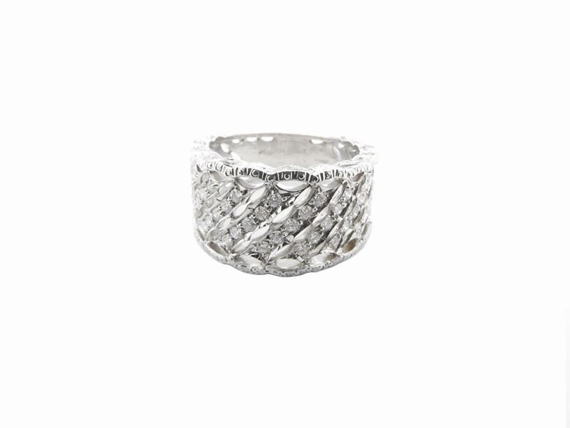 Anello a Fascia in Oro Bianco con Diamanti