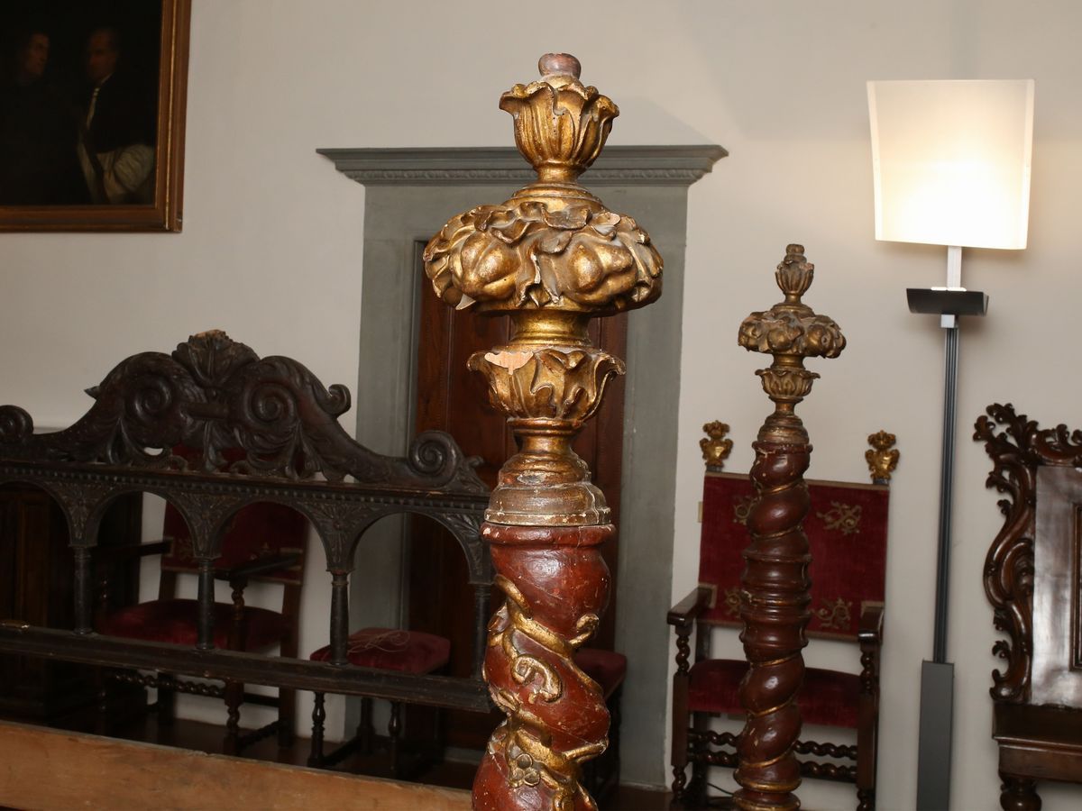 Letto Matrimoniale in Legno Laccato Rosso e Dorato