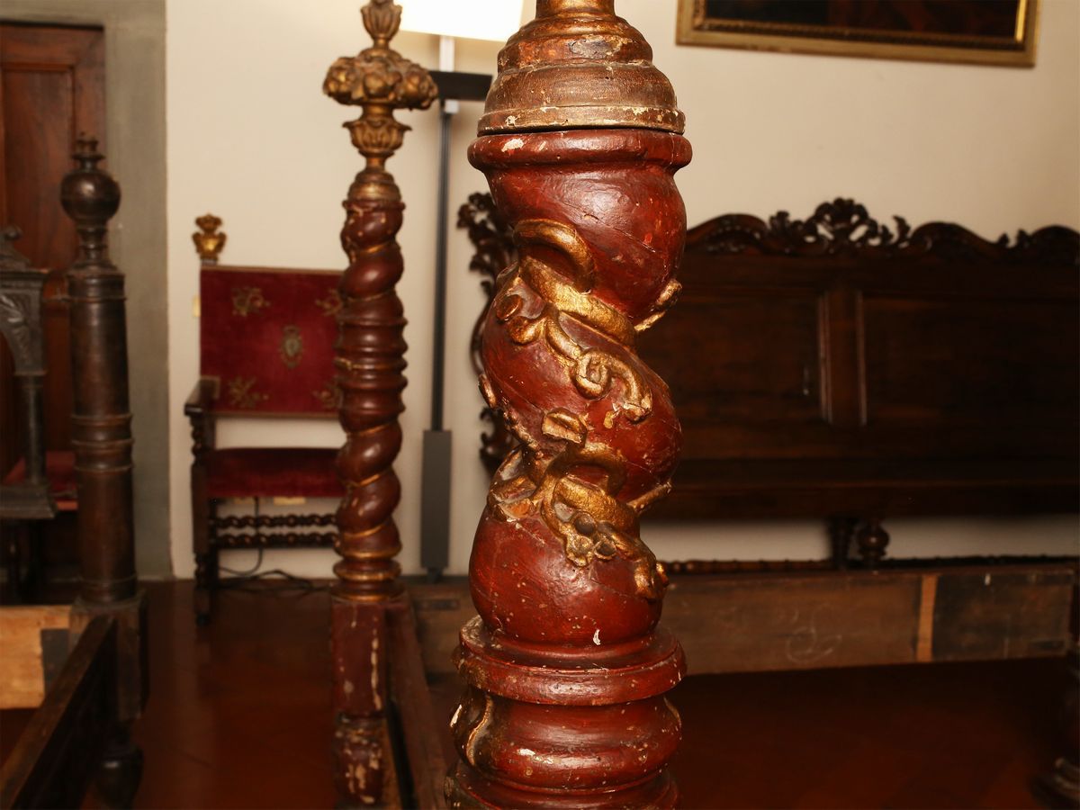 Letto Matrimoniale in Legno Laccato Rosso e Dorato
