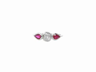 Anello in Oro Bianco con Diamante e Rubini