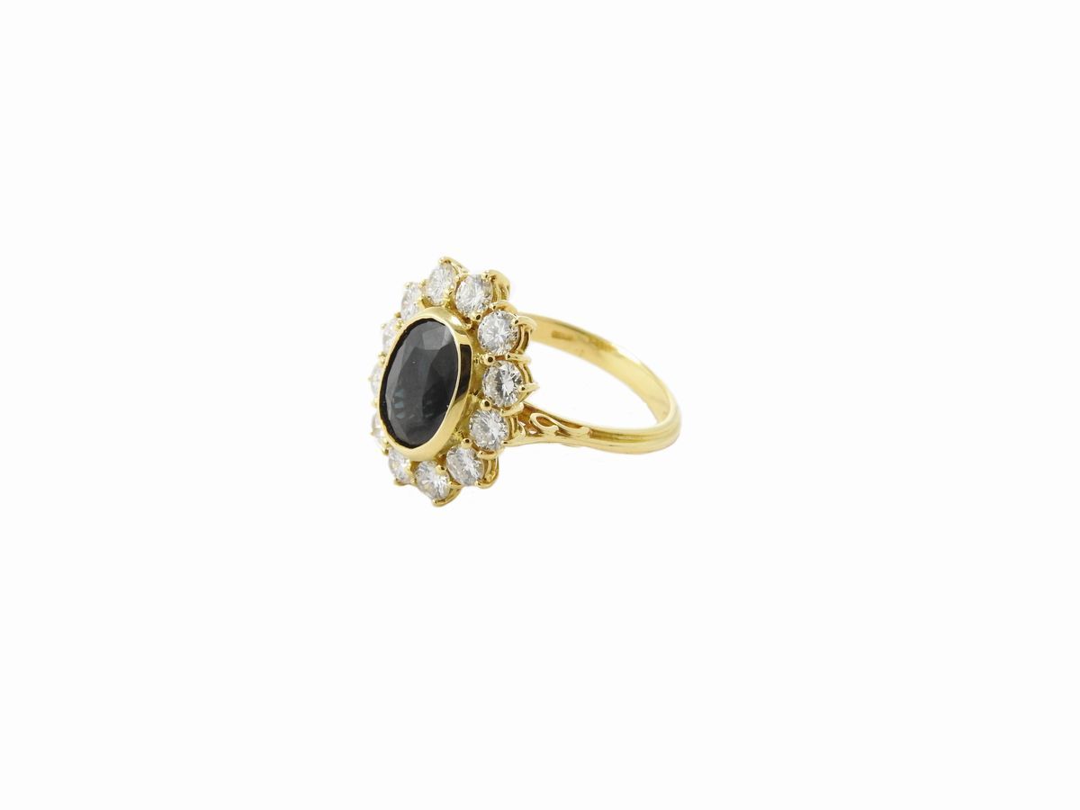 Anello in Oro Giallo con Diamanti e Zaffiro