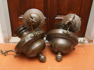 Coppia di Lucerne Pensili in Bronzo e Metallo