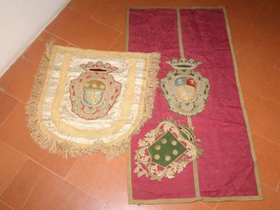 Due Paliotti in Damasco con Stemmi Gentilizi Ricamati