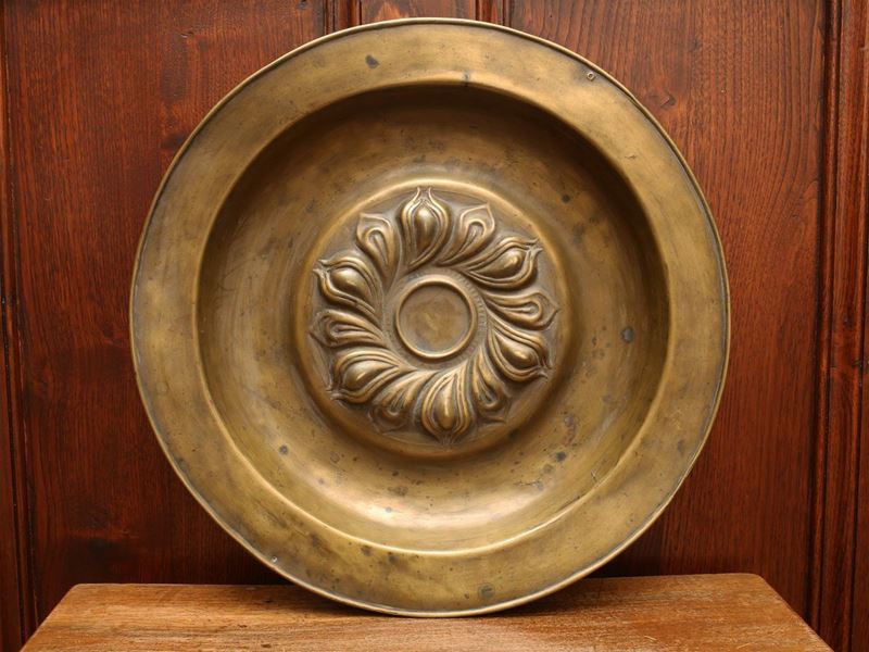 Elemosiniere in Bronzo
