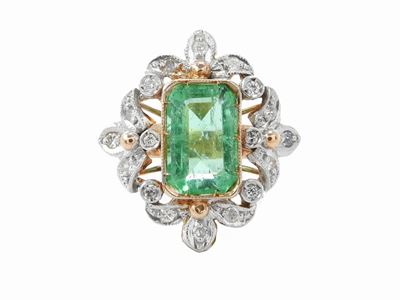 Anello in Oro Rosa a Basso Titolo e Argento con Diamanti e Smeraldo