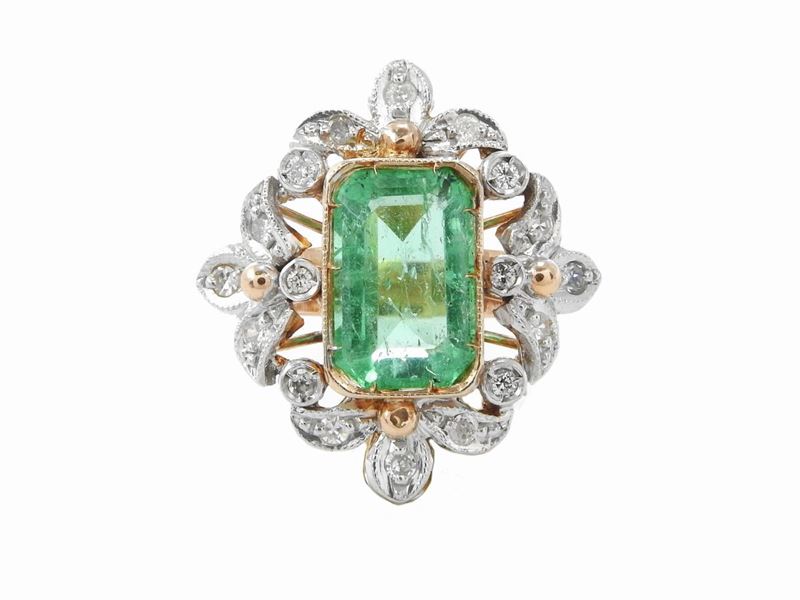 Anello in Oro Rosa a Basso Titolo e Argento con Diamanti e Smeraldo