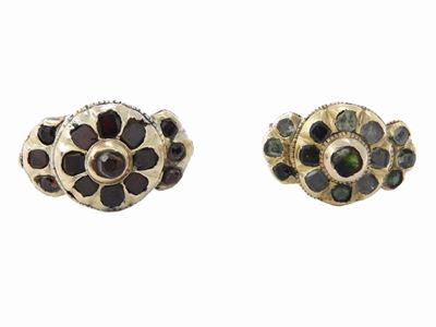 Due Anelli in Oro a Basso Titolo con Doppiette Verdi e Rosse