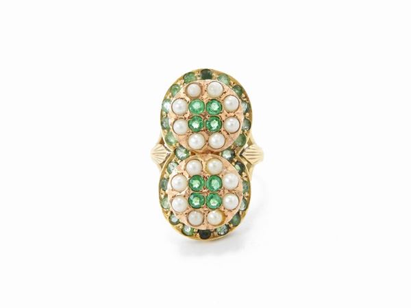 Yellow gold ring with emeralds and micropearls