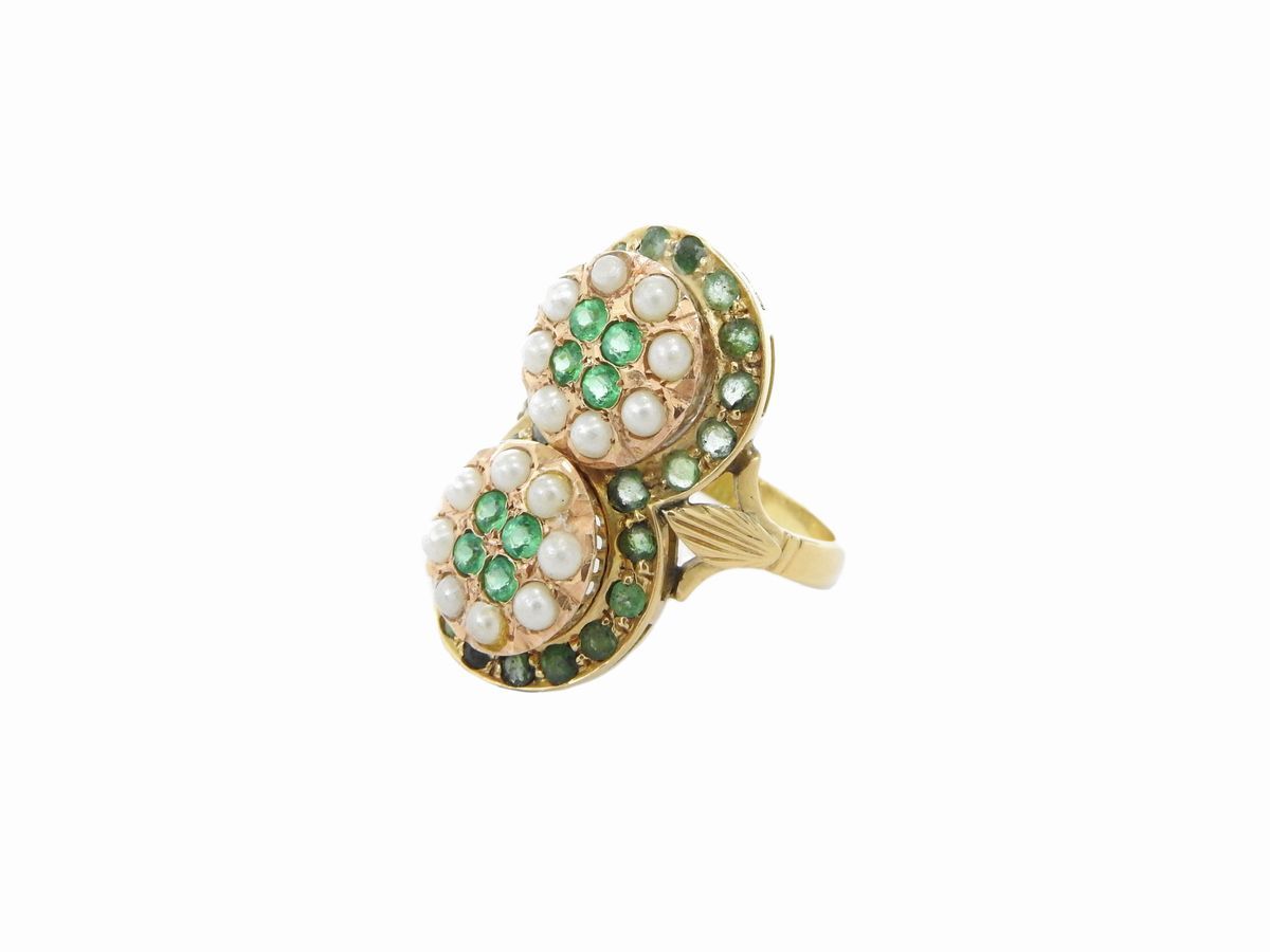 Anello in Oro Giallo con Smeraldi e Microperle