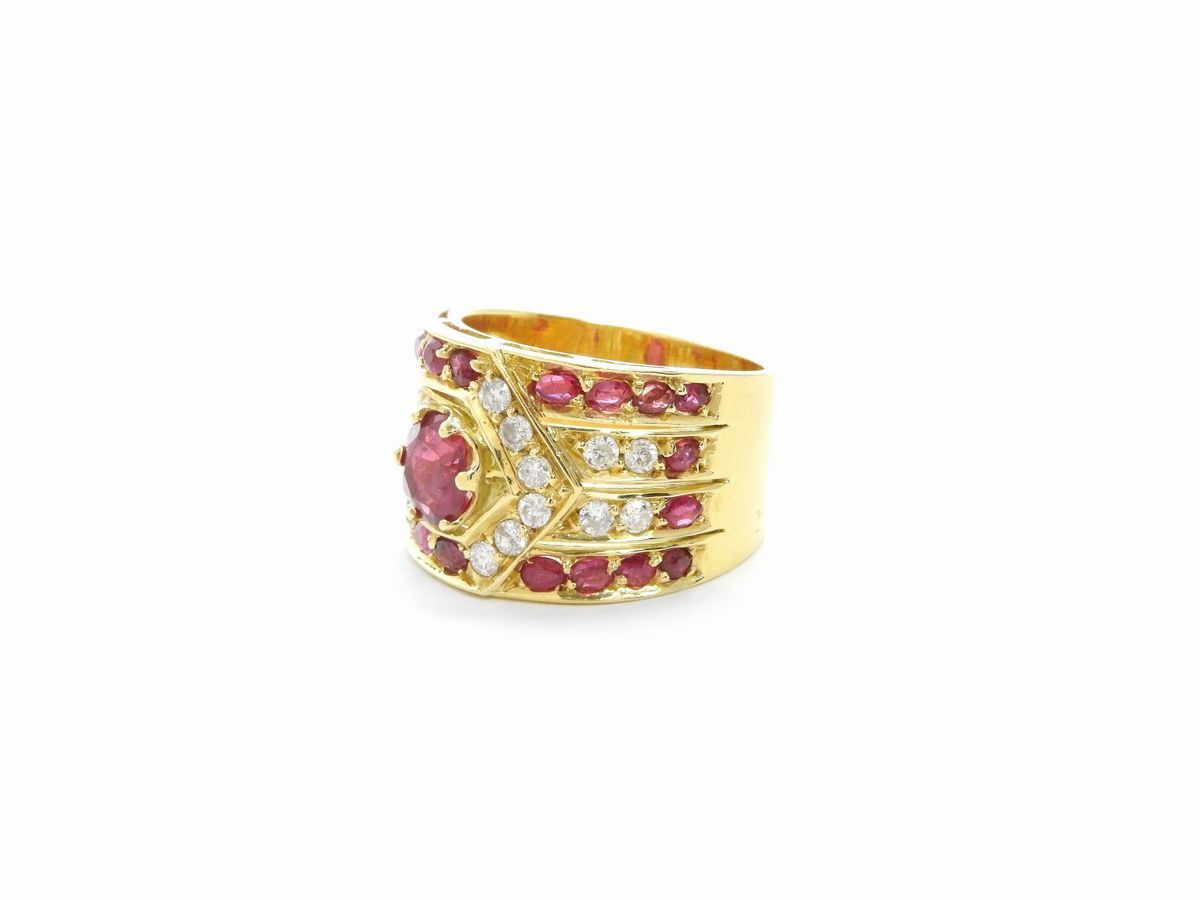 Anello a Fascia in Oro Giallo con Diamanti e Rubini