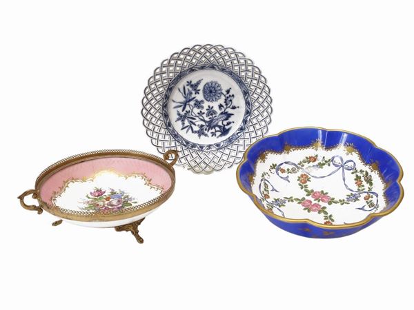 A porcelain items lot  - Auction Furniture, Paintings and Curiosities from Private Collections - Maison Bibelot - Casa d'Aste Firenze - Milano
