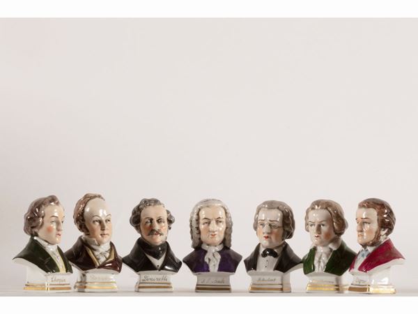 Serie di sette piccoli busti in porcellana policroma