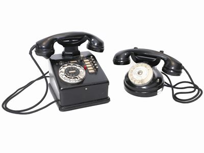 Due Telefoni Vintage in Bachelite Nera