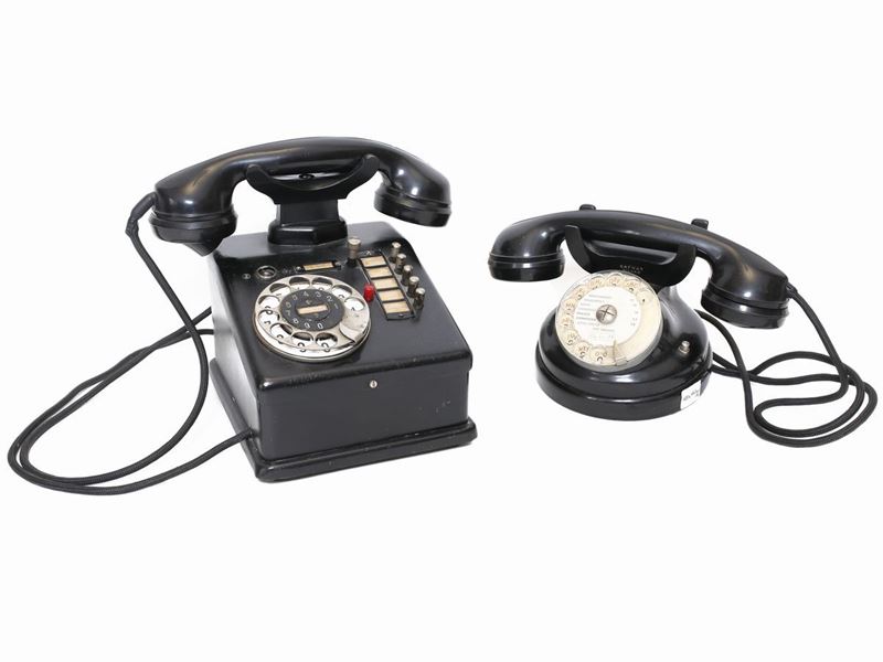 Due Telefoni Vintage in Bachelite Nera