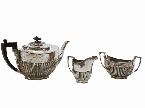 A silverplated tea set  - Auction Furniture, Paintings and Curiosities from Private Collections - Maison Bibelot - Casa d'Aste Firenze - Milano