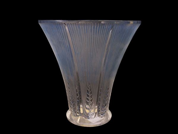 Vaso in vetro pressato, Lalique