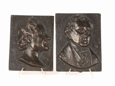 Due Piastre in Bronzo D'epoca Ad Alto Rilievo