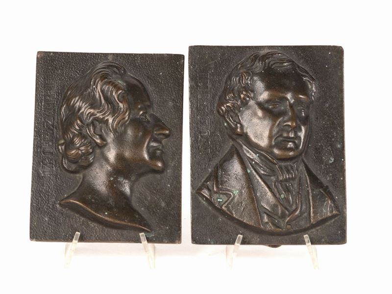 Due Piastre in Bronzo D'epoca Ad Alto Rilievo