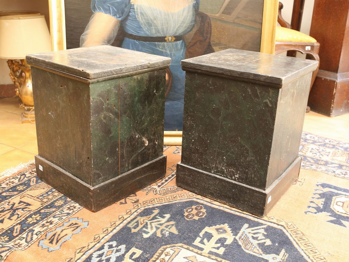 Coppia di Basi a Plinto in Legno Laccato