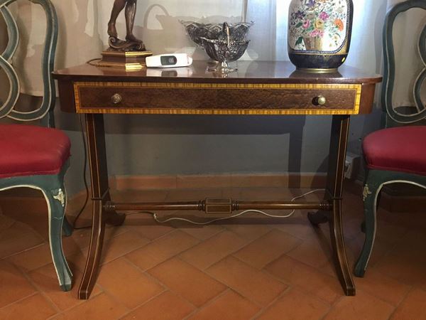 A mahogany veneered table  (20th century)  - Auction Furniture, Paintings and Curiosities from Private Collections - Maison Bibelot - Casa d'Aste Firenze - Milano