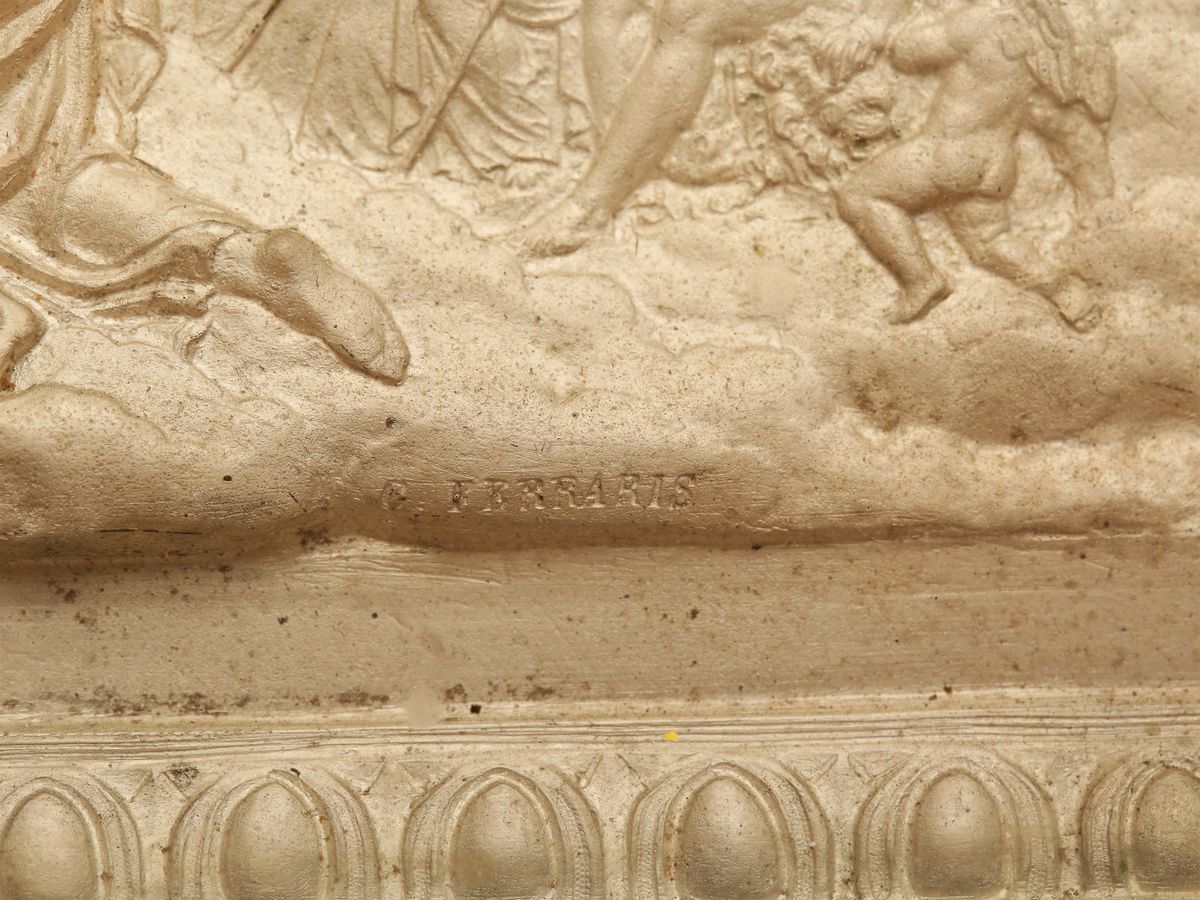 Lunetta in Gesso Patinato a Basso Rilievo