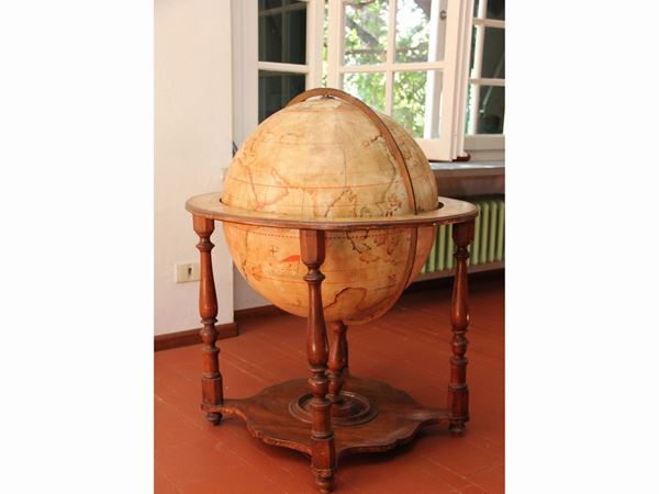 An earth globe