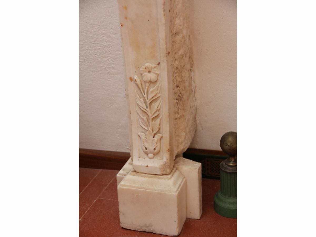 Camino in Marmo Bianco di Carrara